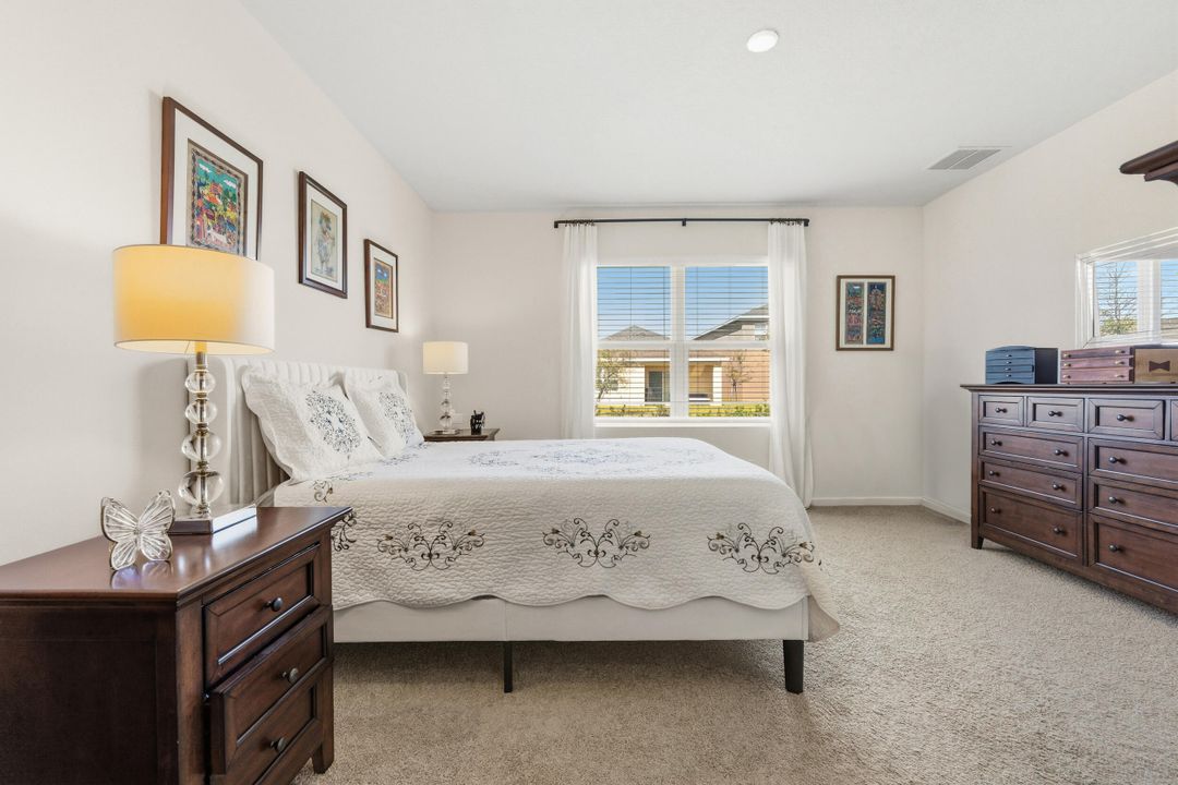 Под контрактом: $395,000 (3 спален, 2 ванн, 1614 Квадратных фут)