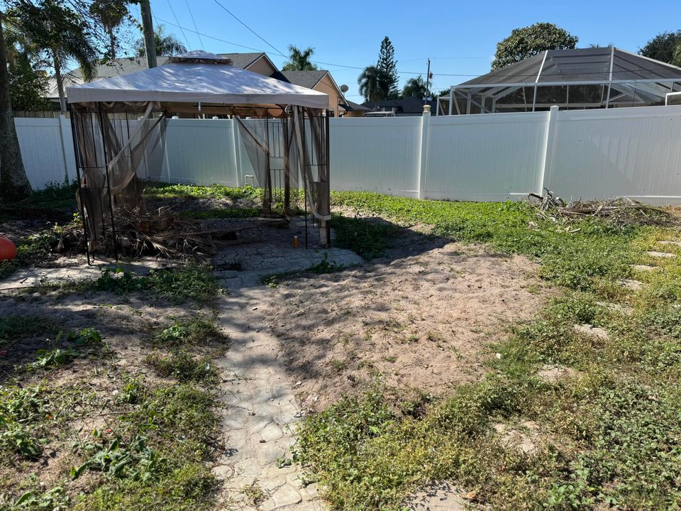 For Sale: $330,000 (3 beds, 2 baths, 1914 Square Feet)