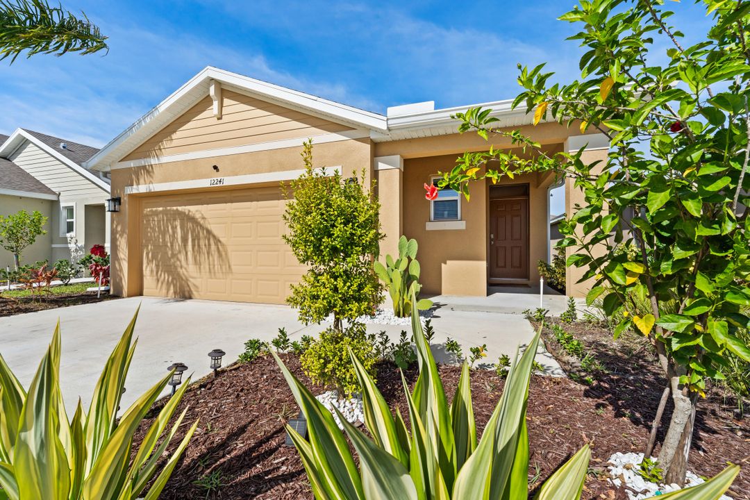 Под контрактом: $395,000 (3 спален, 2 ванн, 1614 Квадратных фут)