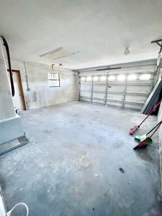 For Sale: $330,000 (3 beds, 2 baths, 1914 Square Feet)