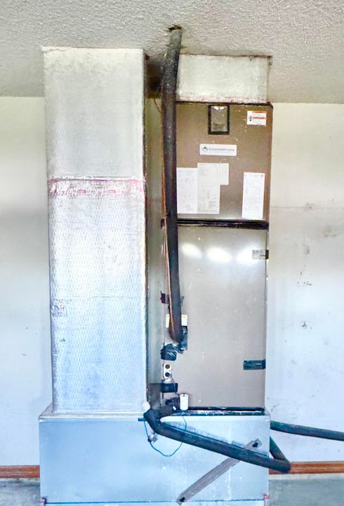 For Sale: $330,000 (3 beds, 2 baths, 1914 Square Feet)