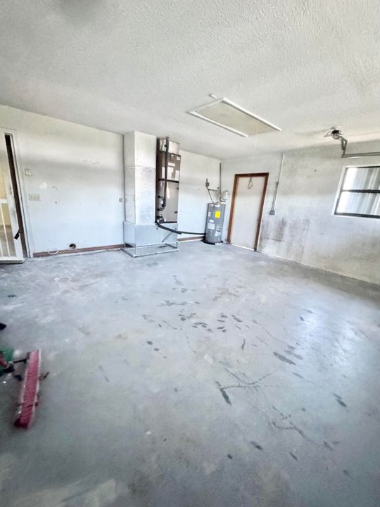 For Sale: $330,000 (3 beds, 2 baths, 1914 Square Feet)