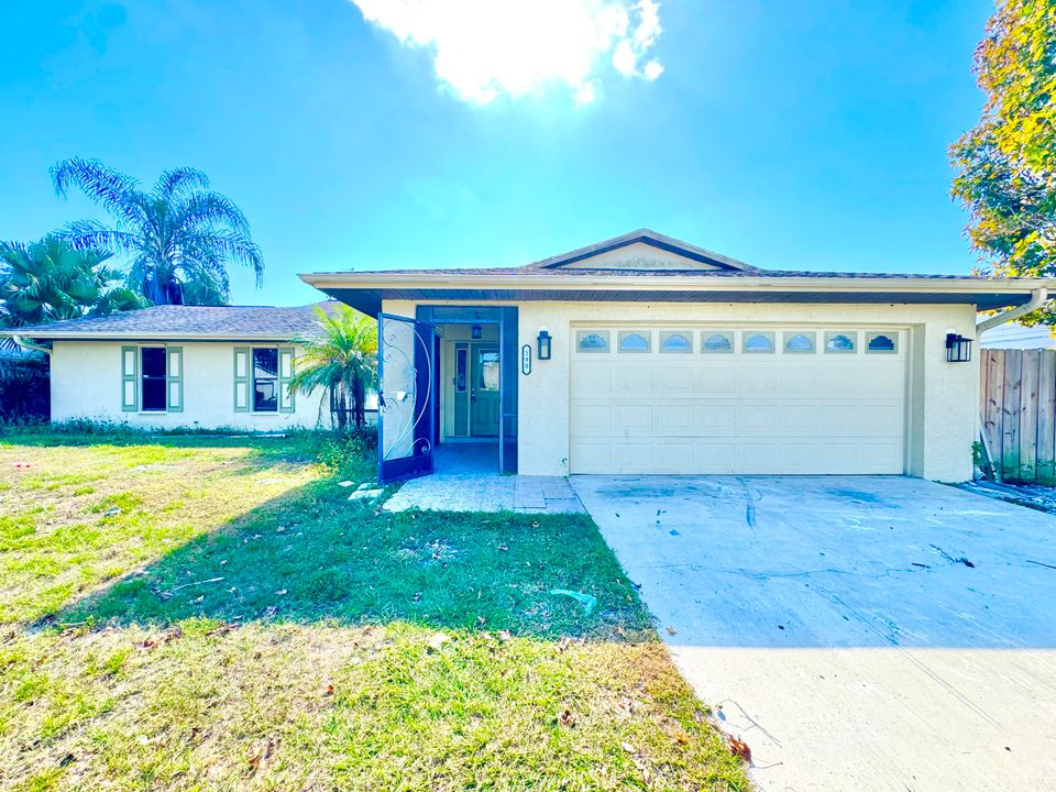 For Sale: $330,000 (3 beds, 2 baths, 1914 Square Feet)