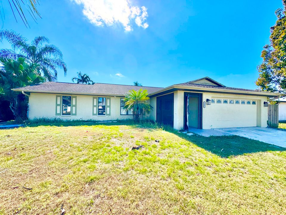 For Sale: $330,000 (3 beds, 2 baths, 1914 Square Feet)