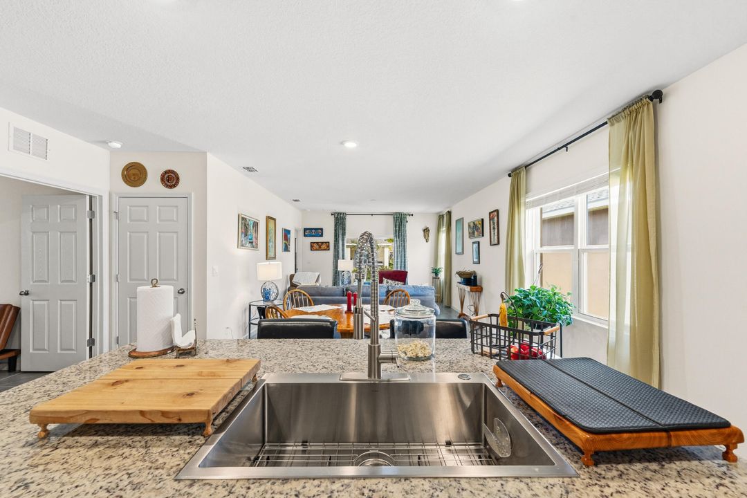 Под контрактом: $395,000 (3 спален, 2 ванн, 1614 Квадратных фут)