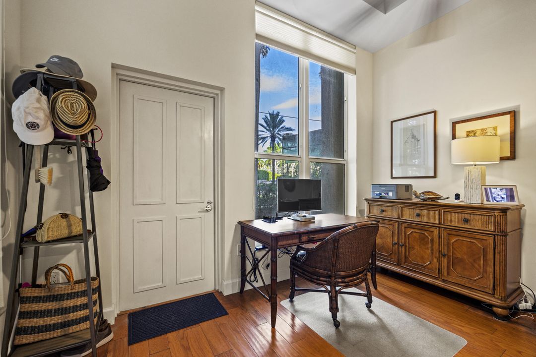 For Sale: $499,000 (1 beds, 1 baths, 851 Square Feet)