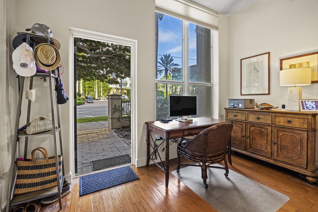 For Sale: $499,000 (1 beds, 1 baths, 851 Square Feet)