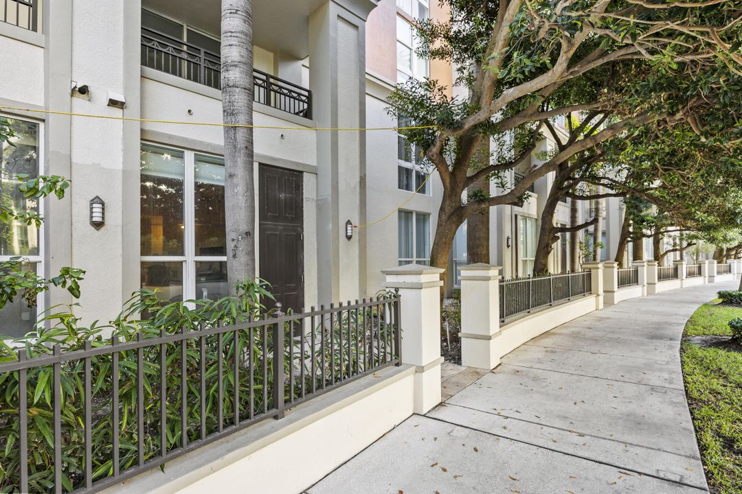 For Sale: $499,000 (1 beds, 1 baths, 851 Square Feet)