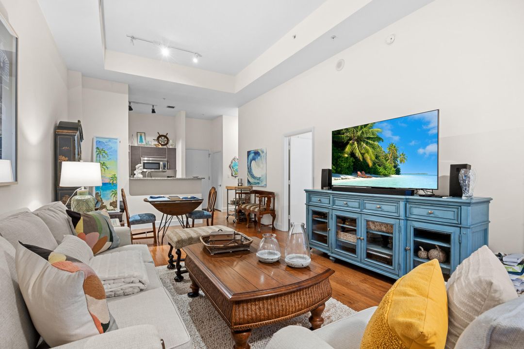 For Sale: $499,000 (1 beds, 1 baths, 851 Square Feet)