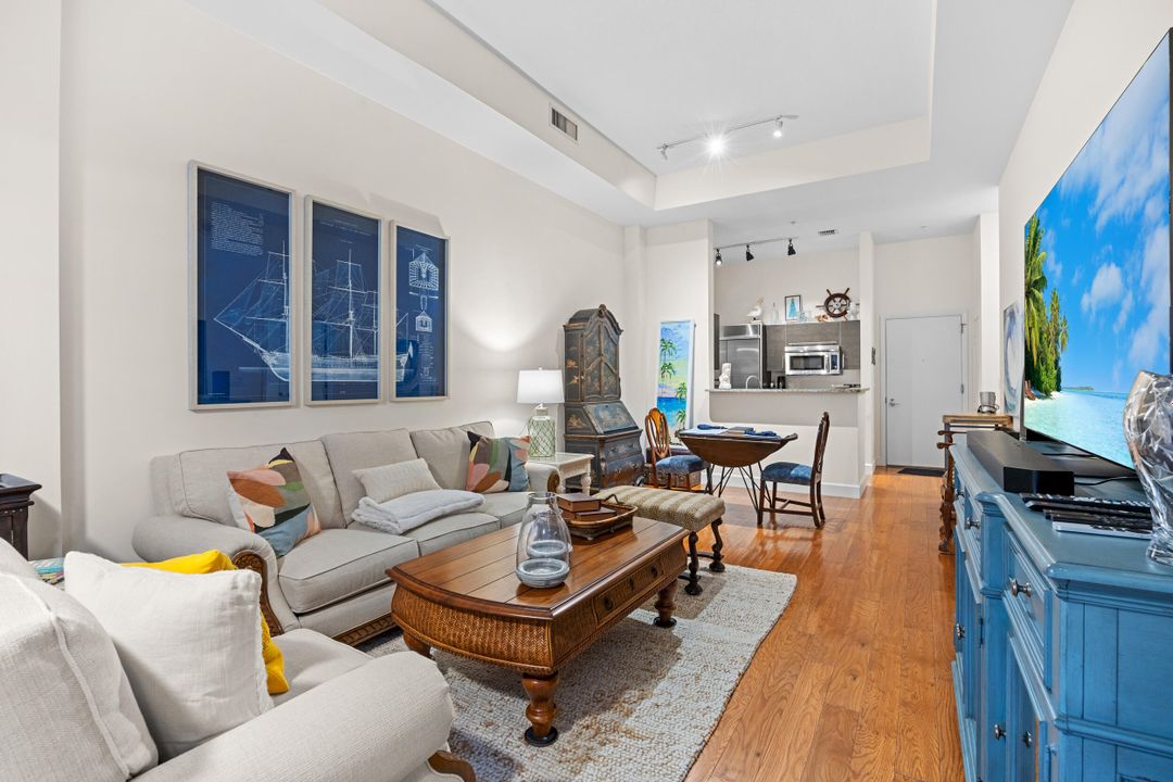 For Sale: $499,000 (1 beds, 1 baths, 851 Square Feet)