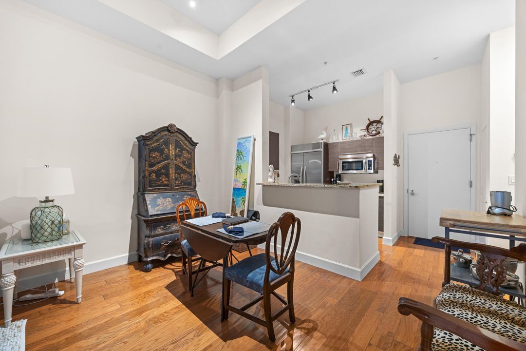 For Sale: $499,000 (1 beds, 1 baths, 851 Square Feet)