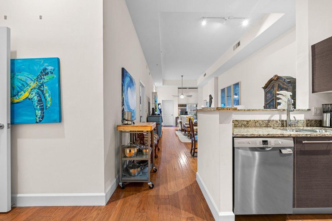 For Sale: $499,000 (1 beds, 1 baths, 851 Square Feet)