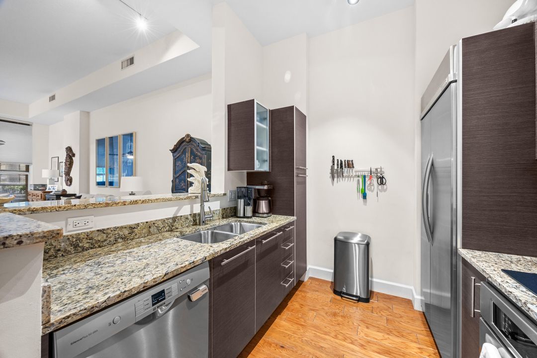 For Sale: $499,000 (1 beds, 1 baths, 851 Square Feet)