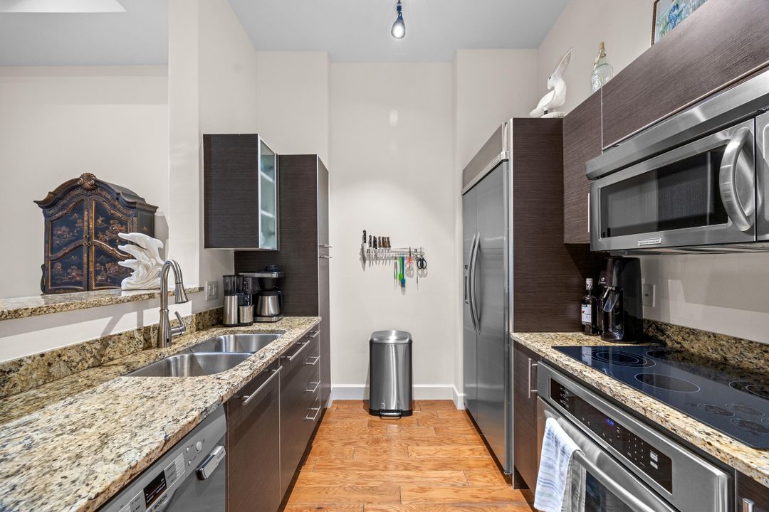 For Sale: $499,000 (1 beds, 1 baths, 851 Square Feet)
