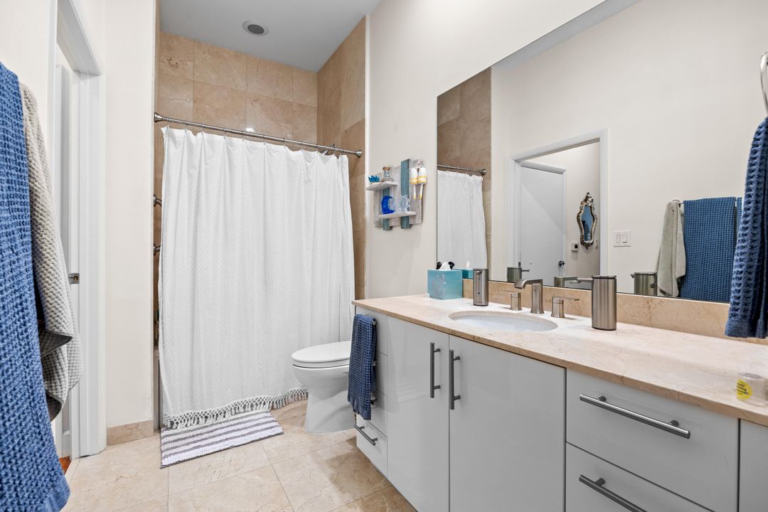 For Sale: $499,000 (1 beds, 1 baths, 851 Square Feet)