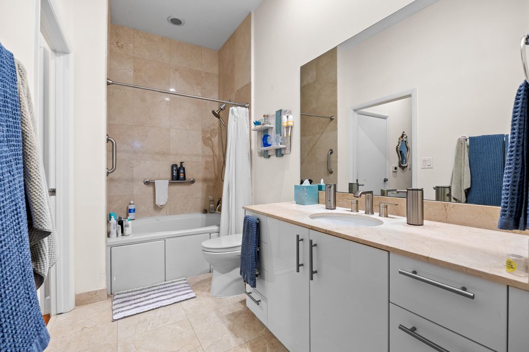 For Sale: $499,000 (1 beds, 1 baths, 851 Square Feet)