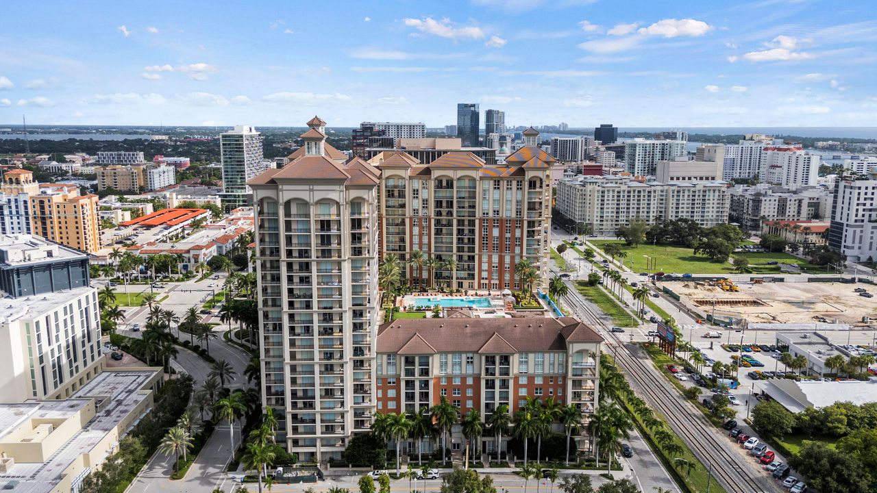 For Sale: $499,000 (1 beds, 1 baths, 851 Square Feet)