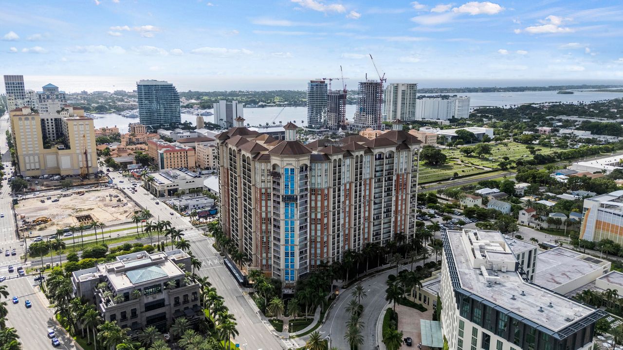 For Sale: $499,000 (1 beds, 1 baths, 851 Square Feet)