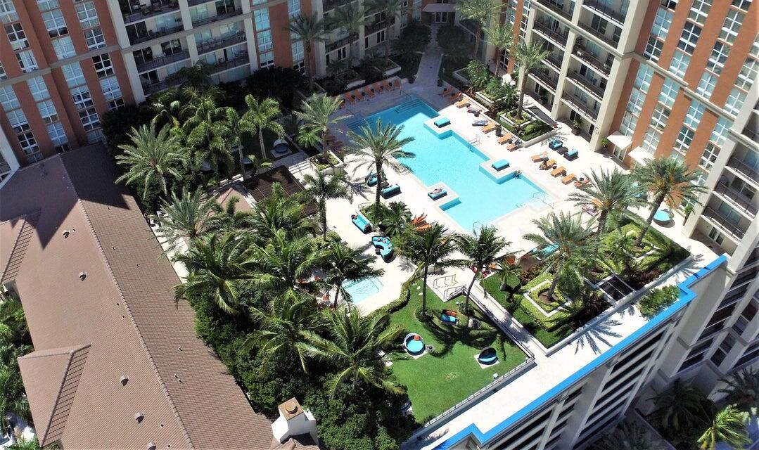 For Sale: $499,000 (1 beds, 1 baths, 851 Square Feet)