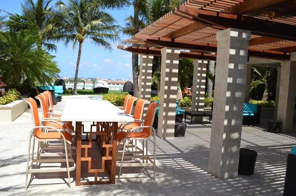 For Sale: $499,000 (1 beds, 1 baths, 851 Square Feet)