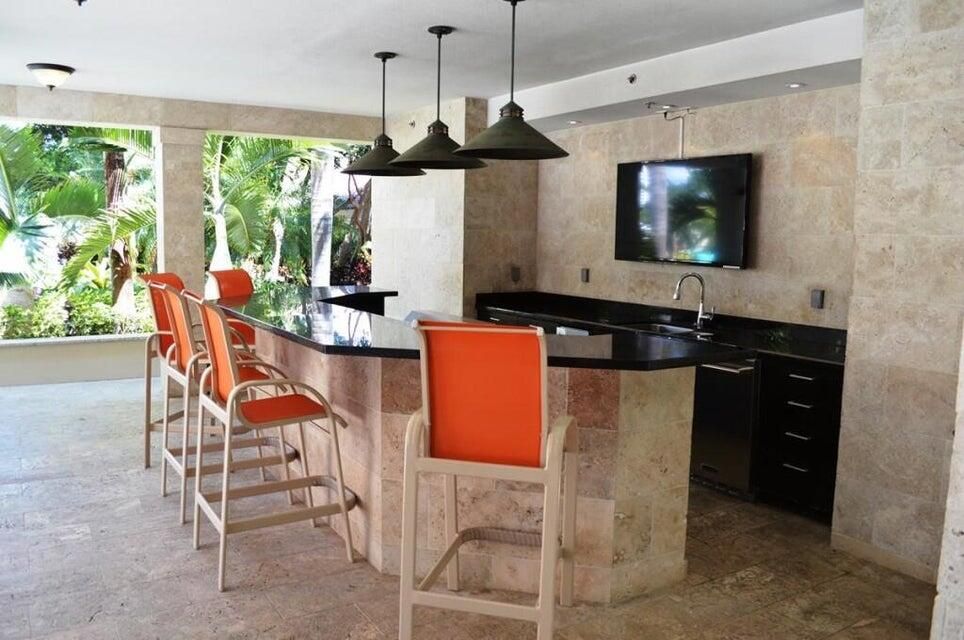 For Sale: $499,000 (1 beds, 1 baths, 851 Square Feet)