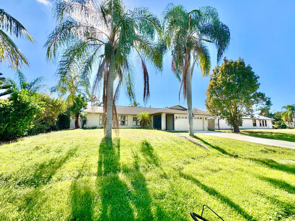 For Sale: $330,000 (3 beds, 2 baths, 1914 Square Feet)