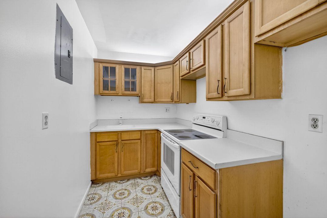Active With Contract: $259,999 (1 beds, 1 baths, 647 Square Feet)