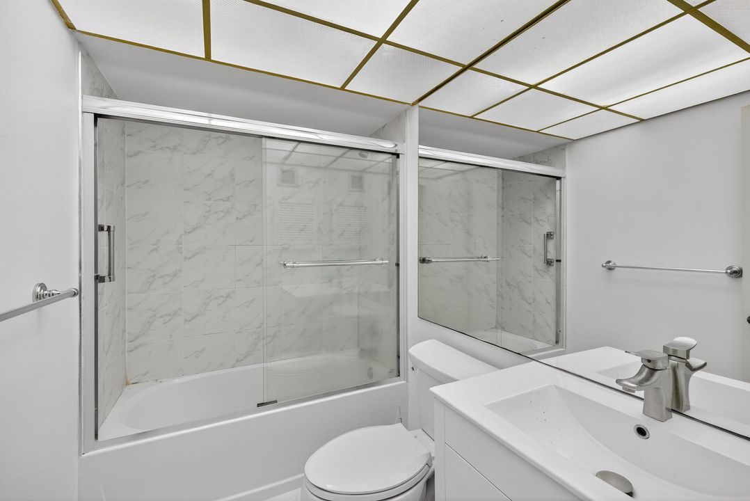 Active With Contract: $259,999 (1 beds, 1 baths, 647 Square Feet)