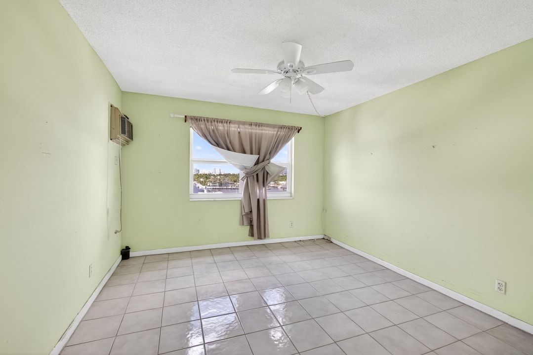 Active With Contract: $259,999 (1 beds, 1 baths, 647 Square Feet)