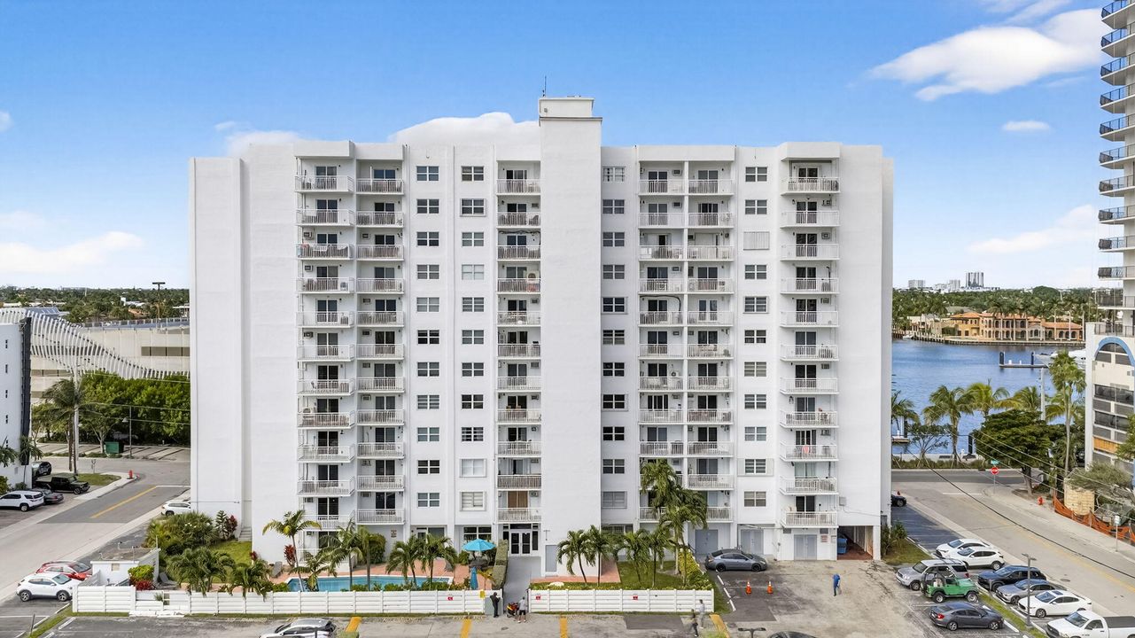 Active With Contract: $259,999 (1 beds, 1 baths, 647 Square Feet)