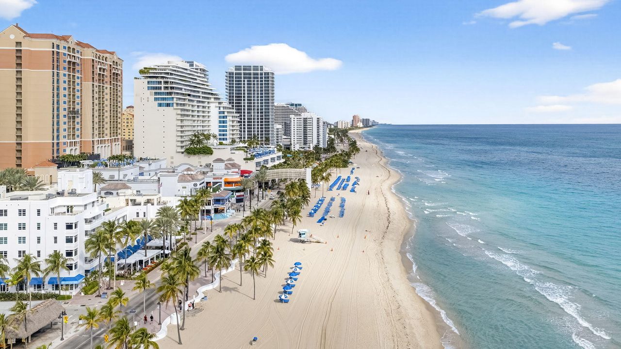 Active With Contract: $259,999 (1 beds, 1 baths, 647 Square Feet)