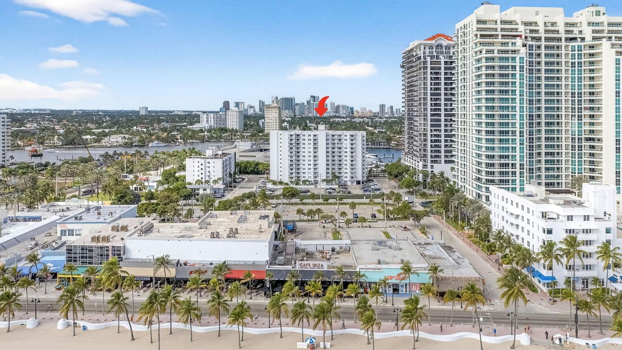 Active With Contract: $259,999 (1 beds, 1 baths, 647 Square Feet)