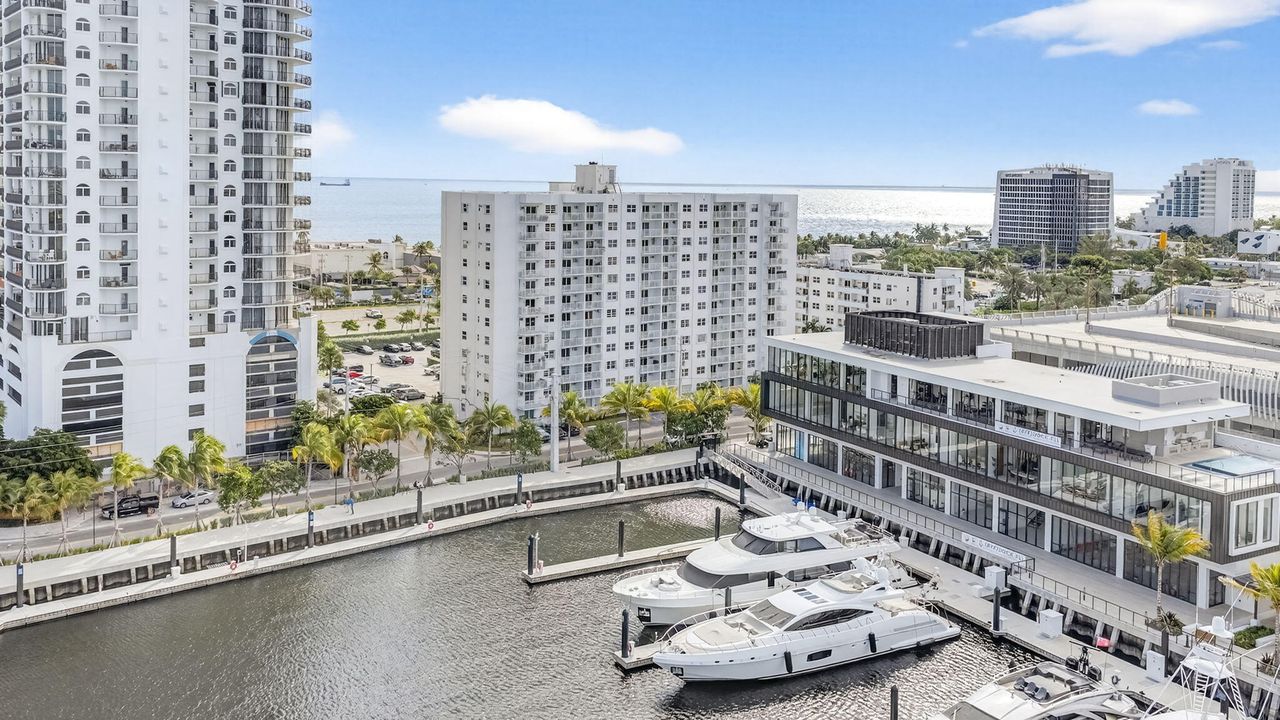 Active With Contract: $259,999 (1 beds, 1 baths, 647 Square Feet)