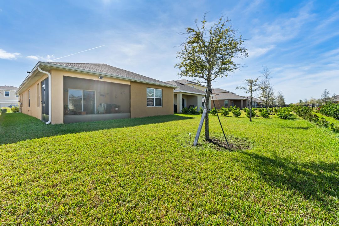 Под контрактом: $395,000 (3 спален, 2 ванн, 1614 Квадратных фут)