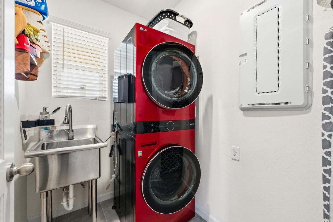 Под контрактом: $395,000 (3 спален, 2 ванн, 1614 Квадратных фут)