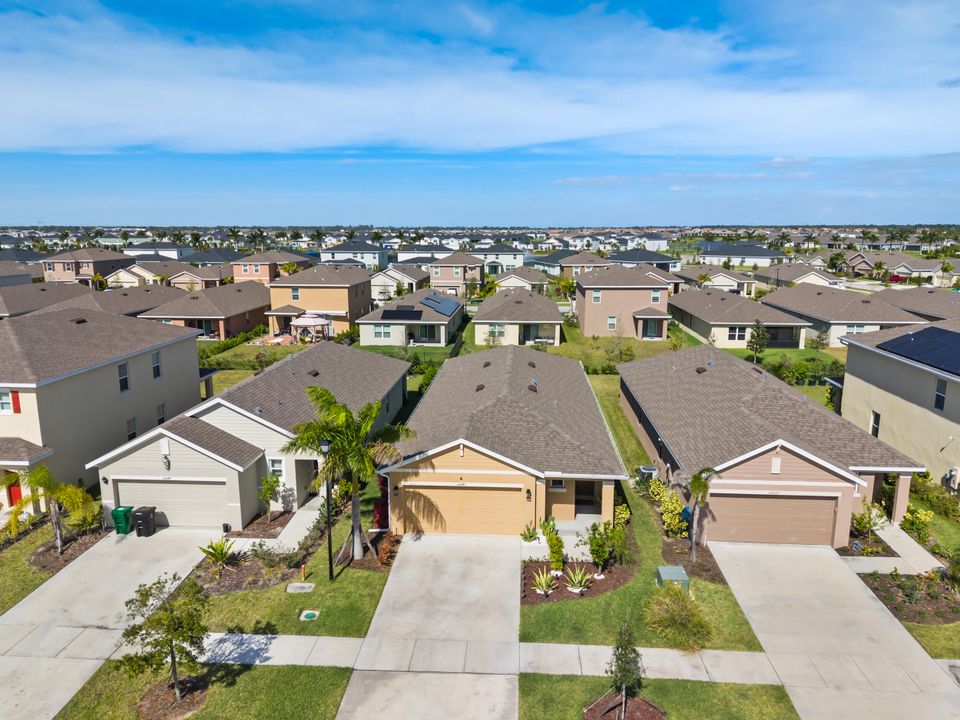 Под контрактом: $395,000 (3 спален, 2 ванн, 1614 Квадратных фут)