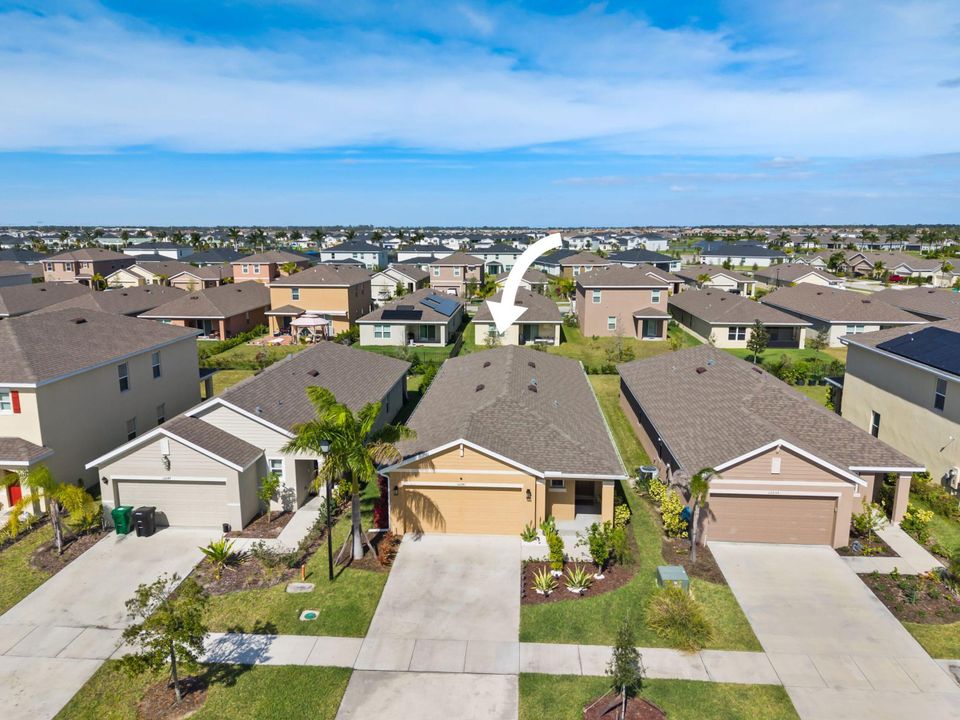 Под контрактом: $395,000 (3 спален, 2 ванн, 1614 Квадратных фут)