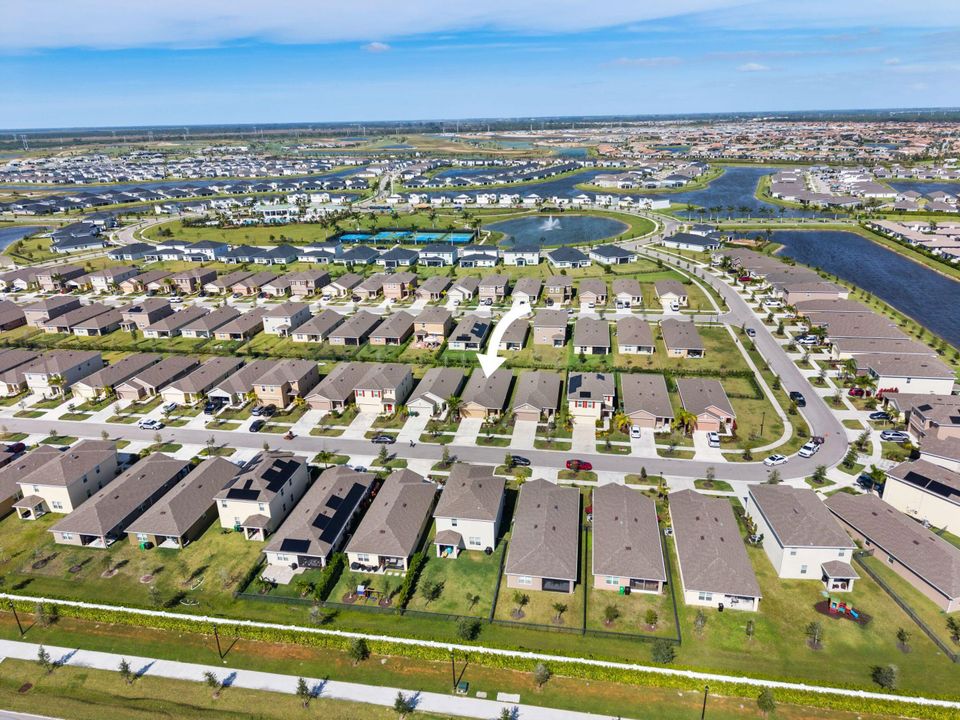 Под контрактом: $395,000 (3 спален, 2 ванн, 1614 Квадратных фут)