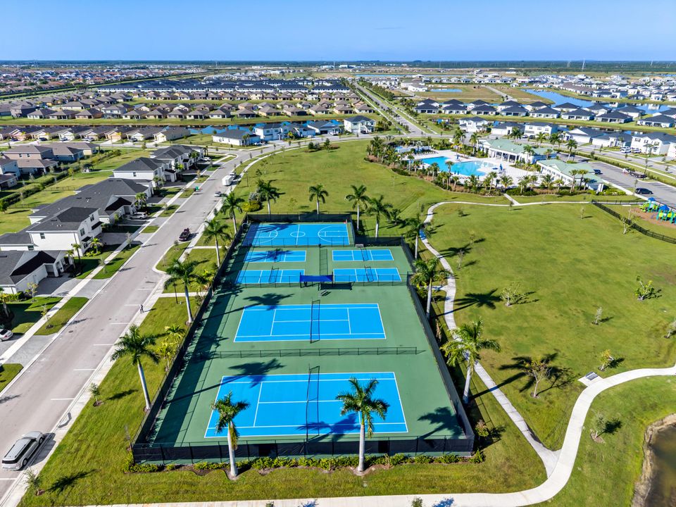 Под контрактом: $395,000 (3 спален, 2 ванн, 1614 Квадратных фут)