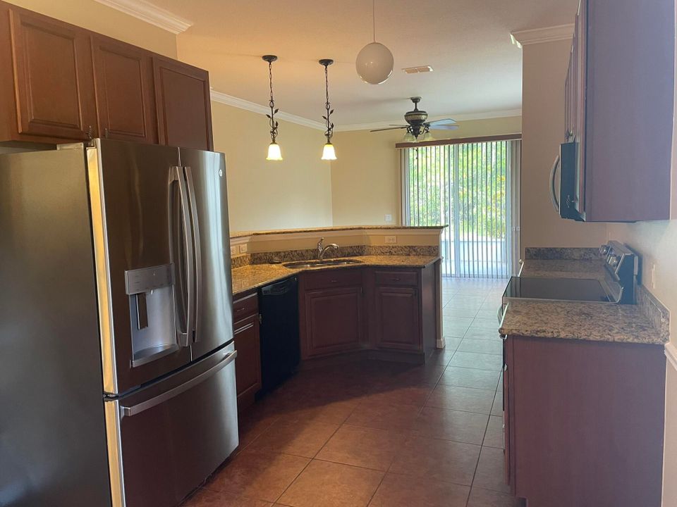 For Rent: $2,800 (4 beds, 2 baths, 1874 Square Feet)