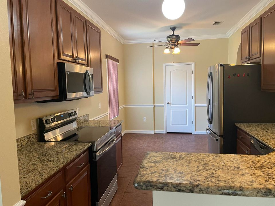 For Rent: $2,800 (4 beds, 2 baths, 1874 Square Feet)