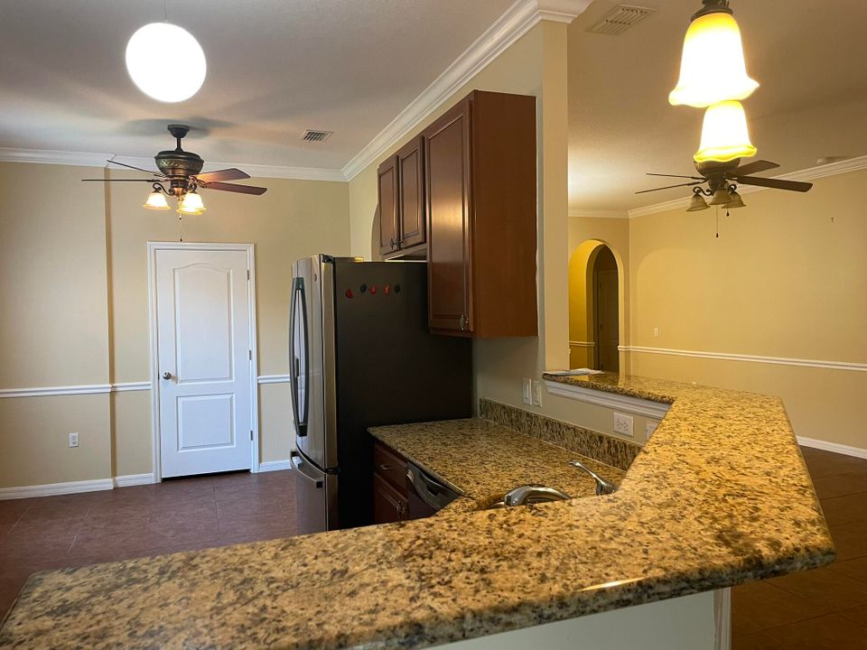 For Rent: $2,800 (4 beds, 2 baths, 1874 Square Feet)