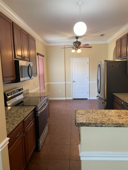 For Rent: $2,800 (4 beds, 2 baths, 1874 Square Feet)