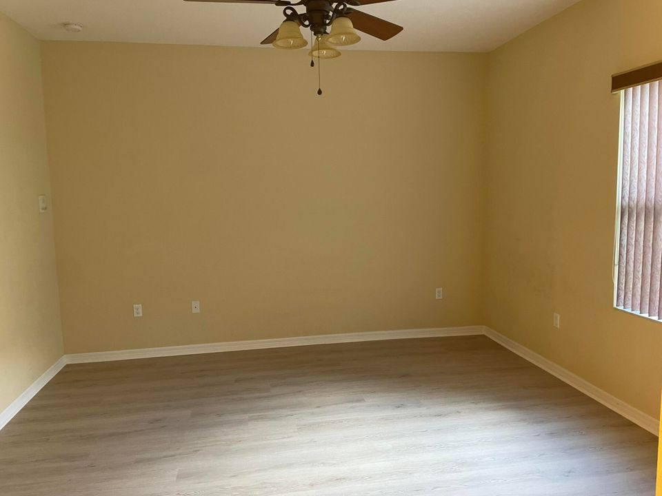 For Rent: $2,800 (4 beds, 2 baths, 1874 Square Feet)