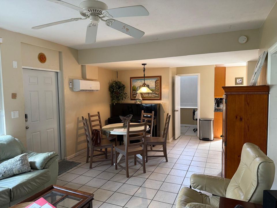 For Sale: $520,000 (1 beds, 1 baths, 712 Square Feet)