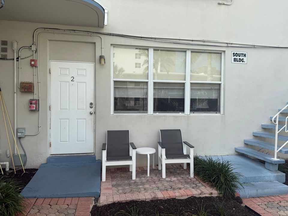 For Sale: $520,000 (1 beds, 1 baths, 712 Square Feet)