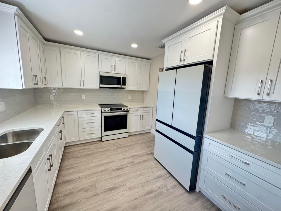 For Rent: $3,000 (2 beds, 2 baths, 1687 Square Feet)