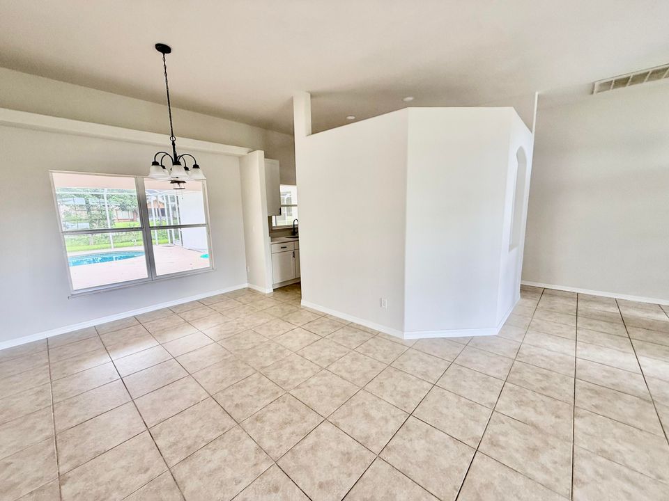 待售: $429,000 (3 贝兹, 2 浴室, 1944 平方英尺)