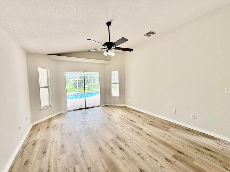 待售: $429,000 (3 贝兹, 2 浴室, 1944 平方英尺)