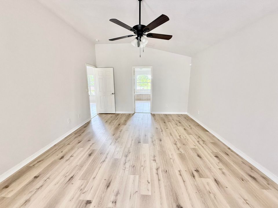 待售: $429,000 (3 贝兹, 2 浴室, 1944 平方英尺)